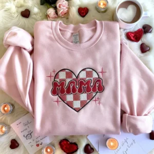 Retro Mama Checkerboard Heart Sweatshirt - Trendy Valentine's Gift